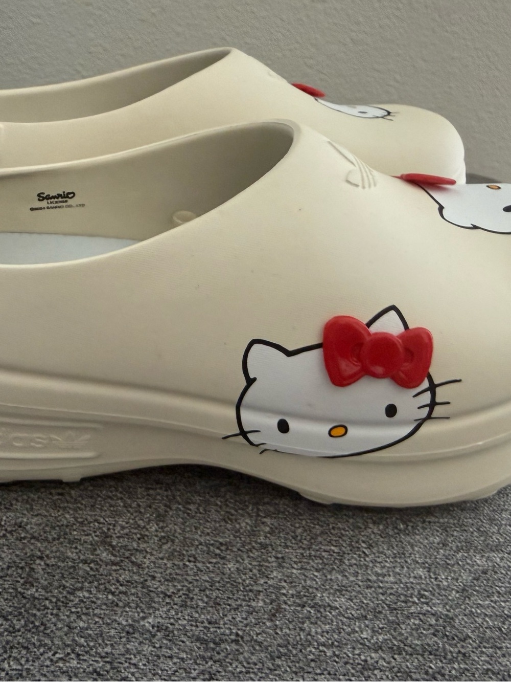 Adidas x Hello Kitty Clogs - Picture 3 of 10